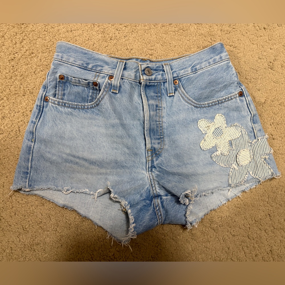 Woman’s Levi's Light Blue Denim Shorts with Floral Patch